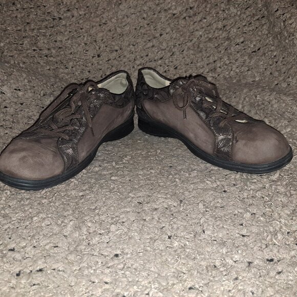 FINN COMFORT-Bexley-Brown Nubuck-Leaf Pattern/Zip Accents-Sz 6.5UK/9US-Excellent - Picture 4 of 8